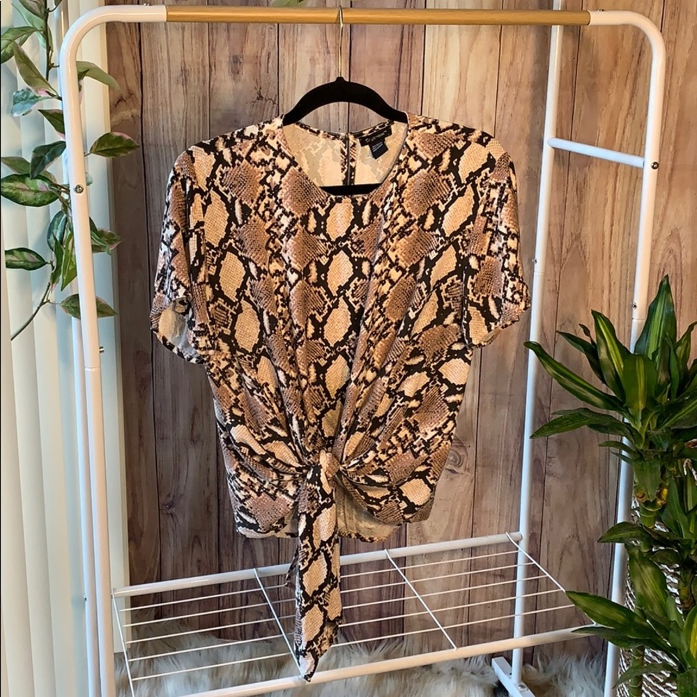 Style House Tie Front Short Sleeve Blouse
